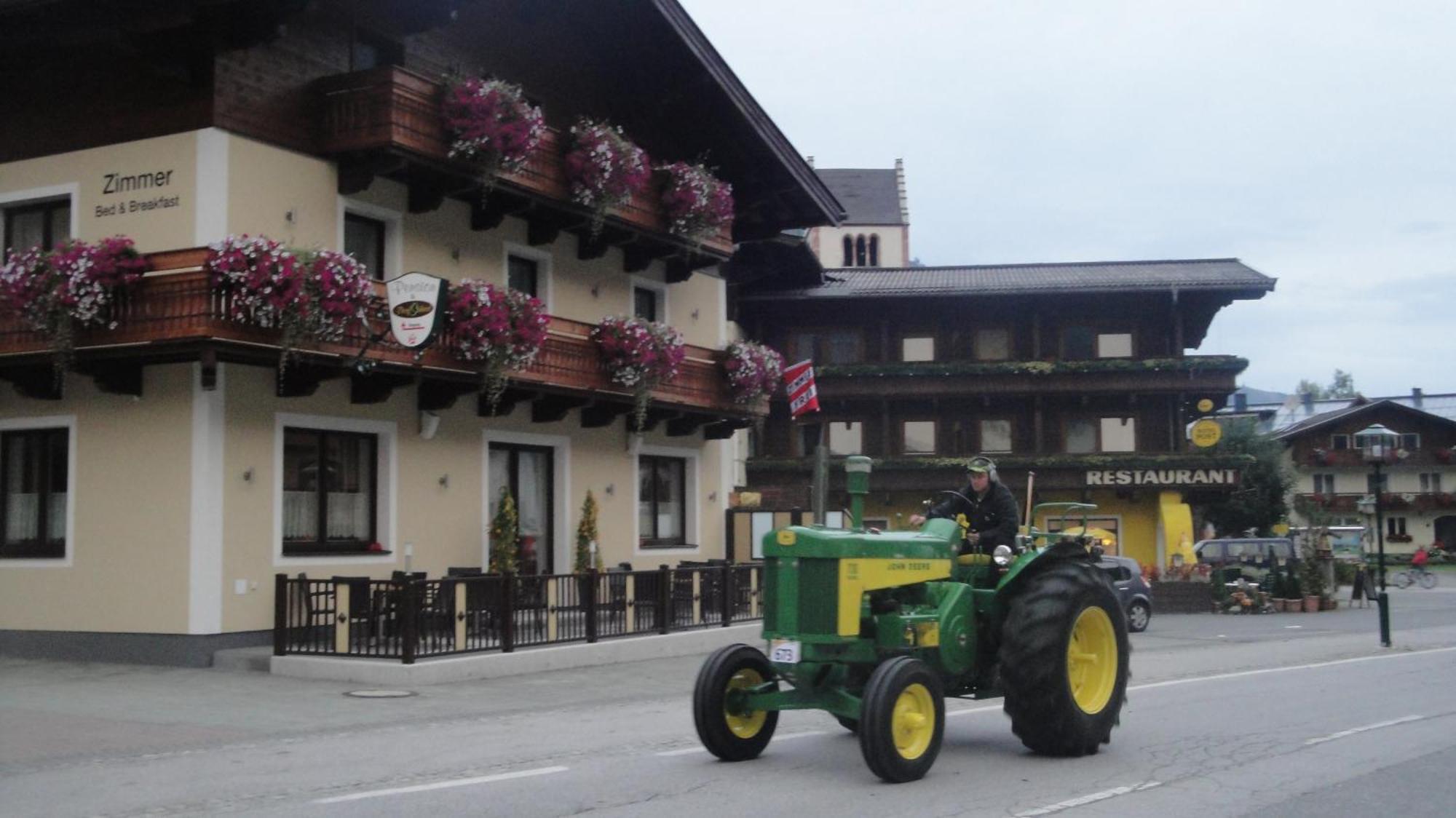 Pension Dorfplatzl Fusch an der Grossglocknerstrasse Exterior photo