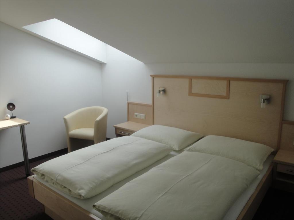 Pension Dorfplatzl Fusch an der Grossglocknerstrasse Room photo